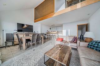 We Invest Malmedy presenteert u met veel plezier deze prachtige duplex met 3 slaapkamers, ideaal gelegen in Francorchamps, op slechts enkele...