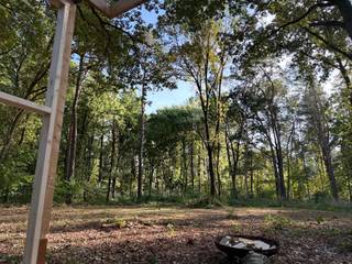 Een mooi recreatie gebied van 7366 M2Een af te breken woning .BouwVergunning aanwezig voor een nieuwe vakantiewoning .Natuurlijke vijver aanwezig...