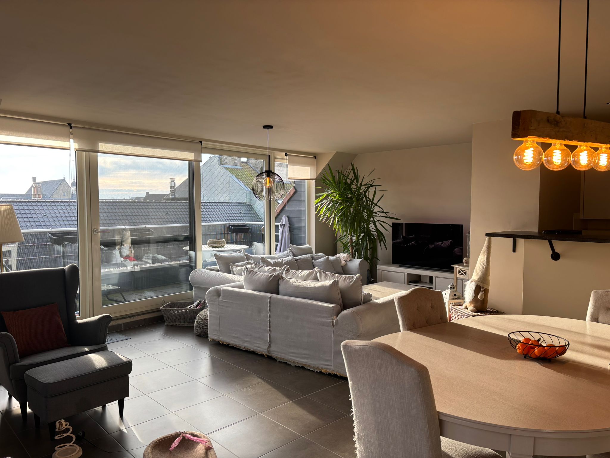 Dakappartement met 2 slaapkamers met een terras. - foto 2