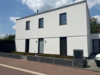 Energiezuinig woning met 3 slaapkamers, tuin en carport in het centrum van Arendonk.In het hart van Arendonk, op wandelafstand van winkels, scholen...