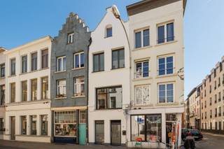  CHARMANTE INSTAPKLARE STADSWONINGOP TOPLOCATIE IN HISTORISCH ANTWERPEN Deze energiezuinige en lichtrijke woning ligt midden in Oud-Antwerpen en...