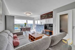 Met genoegen stellen wij u dit appartement van 92m² voor, met 3 slaapkamers en een terras, gelegen op de 19e verdieping aan de Dikke-Beuklaan 28...