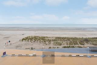 Appartement spacieux (de type traversant) avec 2 chambres situé au 6e étage de la résidence Scorpio sur la digue à Nieuport-Bad. En 2025, la...