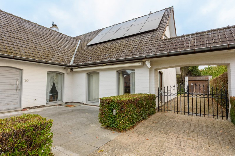 Te renoveren woning met veel potentieel in hartje Deerlijk - photo 2