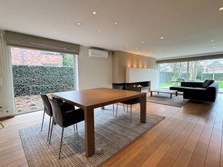 Deze stijlvolle, instapklare villa bevindt zich tussen Deinze en Gent, op een boogscheut van de Leie. De ligging combineert een vlotte...