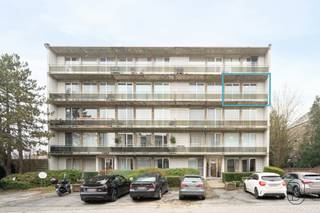 Instapklaar 2-slaapkamerappartement met terras, nieuwe keuken en conforme elektriciteit, centraal gelegen en ideaal voor comfortabel wonen...