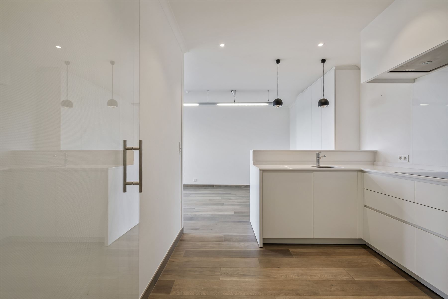 Gerenoveerd ,instapklaar appartement met garage - foto 4