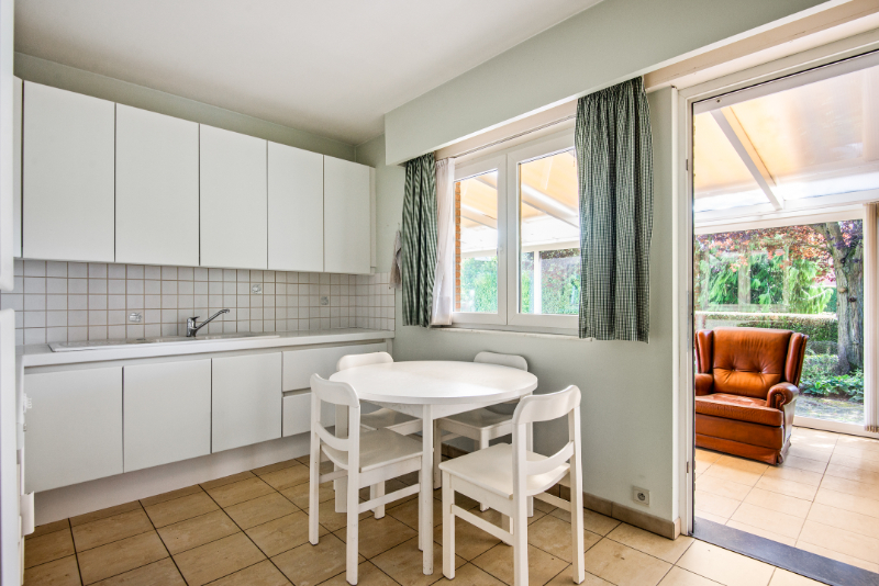 Centraal gelegen landhuis op 815m2 met 3 SLK, garage en tuin - foto 5