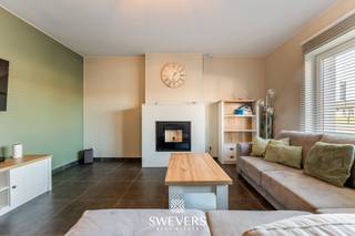 Voor meer info en foto’s, surf naar www.swevers.be - Deze instapklare halfopen woning op de Sint-Truidersteenweg 537 in Borgloon combineert...