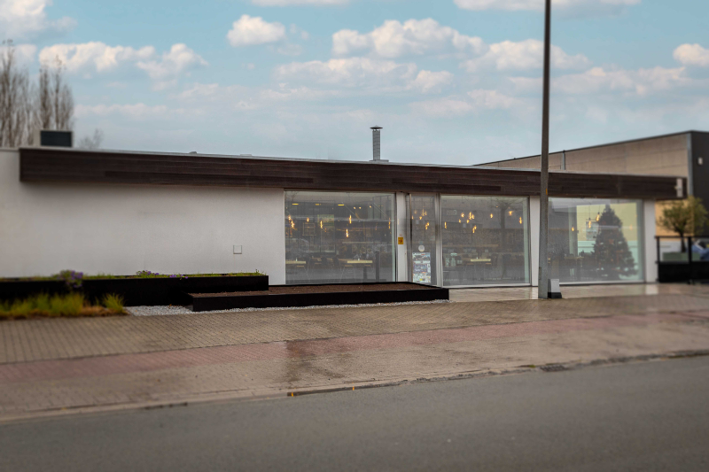 Roeselare-stadsrand. Unieke instapklare  RESTO-FRITUUR met verbruikszaal  voor 50-60 personen van +/-145m2 + terras en parking. - foto 2