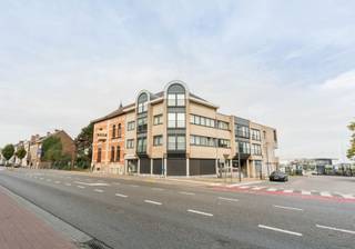 VALIMMAS verkoopt nabij het station deze welgelegen autostandplaats in de ondergrondse garage van residentie Arcadia. Breedte vooraan ± 2,20...