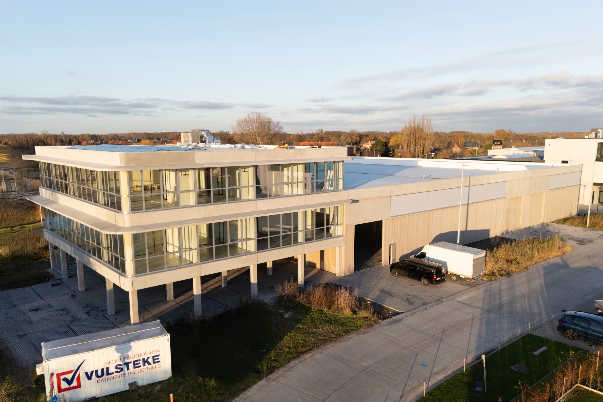 Kantoorruimte (255m²) met magazijn (835m²) te huur in Deinze - foto 1