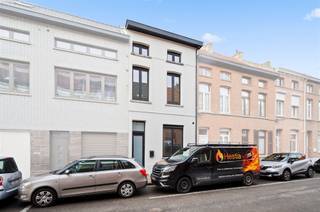 In de Kalverenstraat woont u op wandelafstand van het station Nekkerspoel, maar geniet van de stilte, wegens de quasi-afwezigheid van...