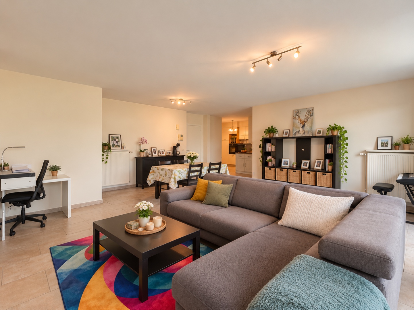 Te huur gezellig, instapklaar gelijkvloers appartement met 2 slaapkamers, tuin en garagebox gelegen te Kluisbergen - photo 4