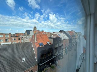 Dit appartement bevindt zich in de Duinenstraat te Bredene, in een kleinschalige residentie zonder extra kosten.Het appartement beschikt over een...