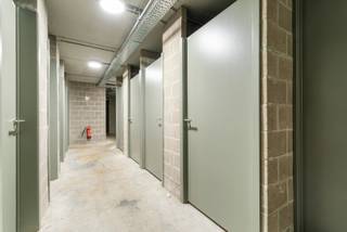 Dit moderne instapklare appartement (bouwjaar 2020 - APP. 3.03 / BUS 0302) is gelegen in hartje Lokeren.Hierbij de grote troeven:🌳 Ruim terras met...