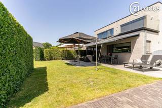<p><span>A home doesn’t have to dictate how you live. </span><strong><span>Doorslaardam 37B, on the contrary, offers the space to grow along with your family and your living needs.</span></strong><span> With a complete living area on the ground floor and an abundance of living space upstairs, this is a home for those seeking space, privacy, and flexibility. Whether you have a large family, older children, work from home, entertain guests, or have multiple generations living under one roof—there’s room for it all here.</span></p> <p><strong><span>Full-fledged living on the</span></strong><span>ground floor<br />The wheelchair-accessible ground floor features a living room of approx. 27 m², a spacious kitchen of approx. 16.7 m², a bedroom of approx. 15.1 m², a bathroom, a separate toilet, and a storage room. There is also a spacious indoor garage of approximately 37 m².</span></p> <p><strong><span>An upper level with surprisingly many</span></strong><span>possibilities<br />Upstairs, there is another living room of approximately 28 m² with its own kitchen. There is also a spacious bedroom with a walk-in closet, a guest room, a bathroom, a separate toilet, an office, and a storage room.</span></p> <p><span>For a family, this means much more than a traditional bedroom floor: think of extra sleeping or play space, a TV or game room, a home office, or a private area for older children. Multiple generations can also live here comfortably together while maintaining their privacy.</span></p> <p><span>The floor also features a </span><strong><span>southwest-facing roof terrace of approximately 25 m</span></strong><span>².</span></p> <p><strong><span>Comfort and</span></strong><span>Technology<br />Built in 2014, the home features </span><strong><span>18 solar panels paired with an 11.04 kWh BYD home battery</span></strong><span>. All living areas and bedrooms are equipped with air conditioning. A home automation system controls the lighting and electric screens, among other things. Additionally, there is underfloor heating and radiators, and the electrical installation complies with regulations.</span></p> <p><span>Outside, a spacious </span><strong><span>southwest-facing garden</span></strong><span>awaits </span><span> on a lot of 1,056 m². The property has space for approximately 6 to 8 cars. P-score A and G-score A.</span></p> <p><span>What sets this home apart is, above all, the flexibility of its layout: spacious living for the whole family today, more independence for growing children tomorrow, or comfortable single-story living later on.</span></p> <p><strong><span>The possibilities truly become clear during a visit. Discover for yourself which layout best suits your lifestyle.</span></strong></p>