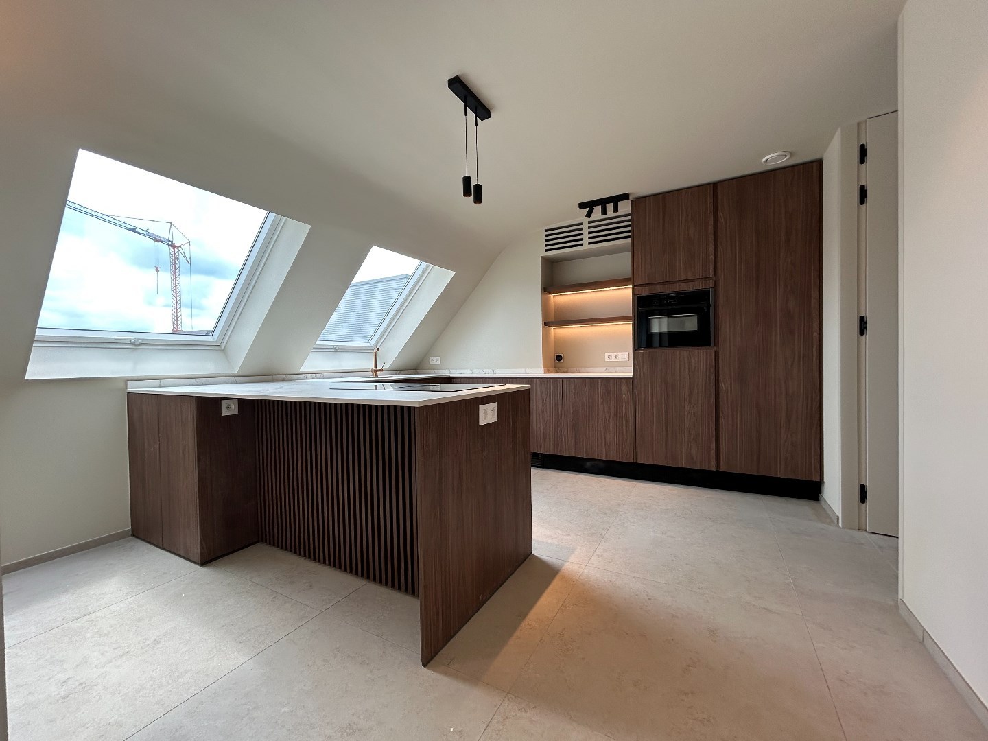 Prachtig dakappartement met 2 slaapkamers, nabij de markt van Geel! - foto 2