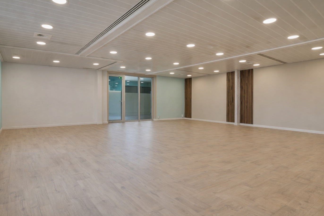 Instapklaar handelspand met privé parking te huur in Jabbeke - foto 5