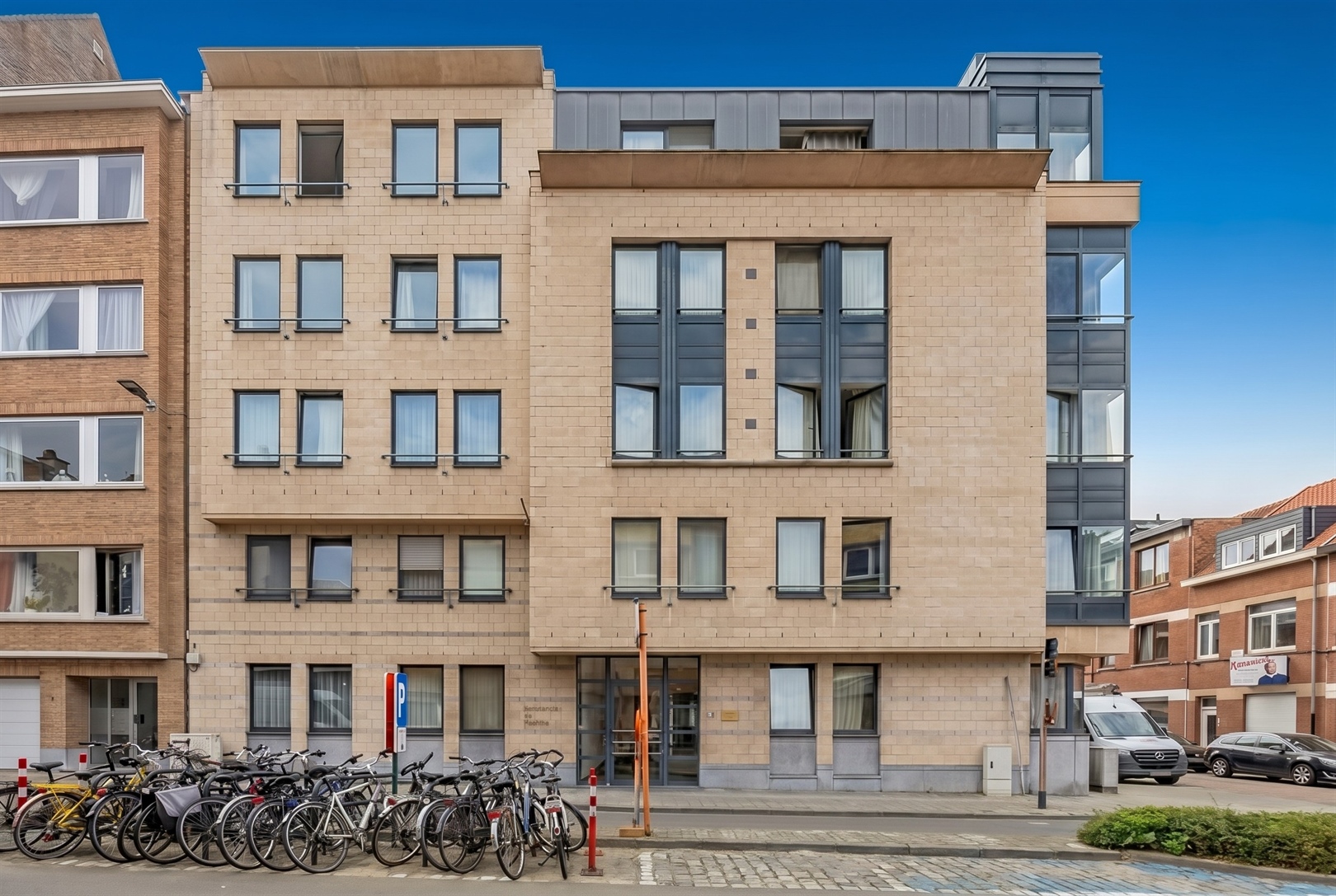 OPEN DEUR DO. 4/6. Energiezuinige en gemeubelde studio nabij het station - foto 1