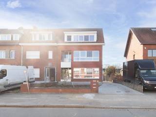 <p><strong>Bezichtiging is mogelijk na het aanmaken van een huurdersprofiel via</strong></p><p>👉 https://onid.mijnhuurprofiel.be/property/35a63404-8e22-48ee-9e0f-fb0b92c067be</p><p><br /></p><p>Dit lichtrijke <strong>appartement</strong> is gelegen in de Molenlei, op een aangename en centrale locatie in Boechout. Het appartement beschikt over twee slaapkamers en biedt een praktische indeling met veel natuurlijke lichtinval. Dankzij de nabijheid van het centrum woon je hier op wandelafstand van winkels, openbaar vervoer en het dorpsleven, terwijl je toch geniet van een aangename omgeving.</p>