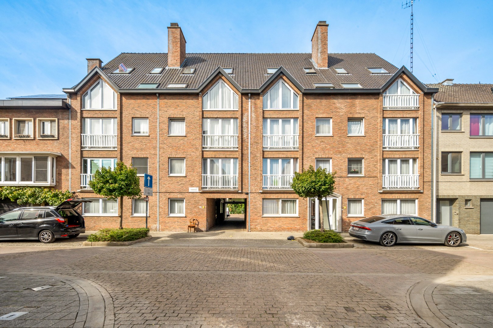 Gelijkvloers appartement, 78 m², 2 slpk, ruim terras, autostaanplaats - foto 1