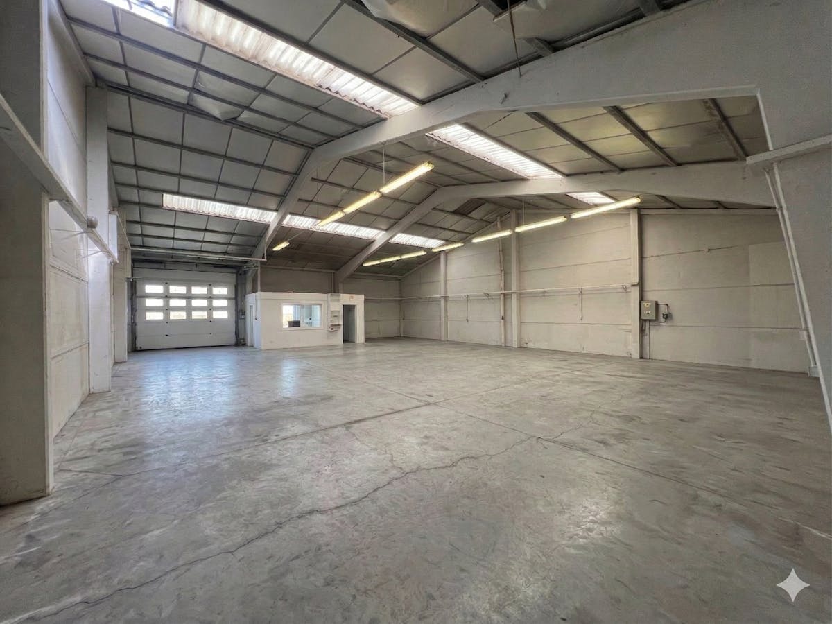 Recente loods te huur van ca. 300 m² in Moorslede - foto 2