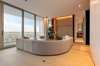 Eén van de iconische gebouwen die de skyline van Antwerpen vormen.Wonen in het centrum van de Stad, aan het vernieuwde operaplein, op de kroon van de...