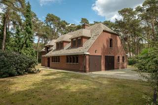 Rustig gelegen landhuis op perceel van 3510 m² met dubbele garage te Bonheiden.RICHTPRIJS: 735.000€Droomt u van een ruime gezinswoning in een...