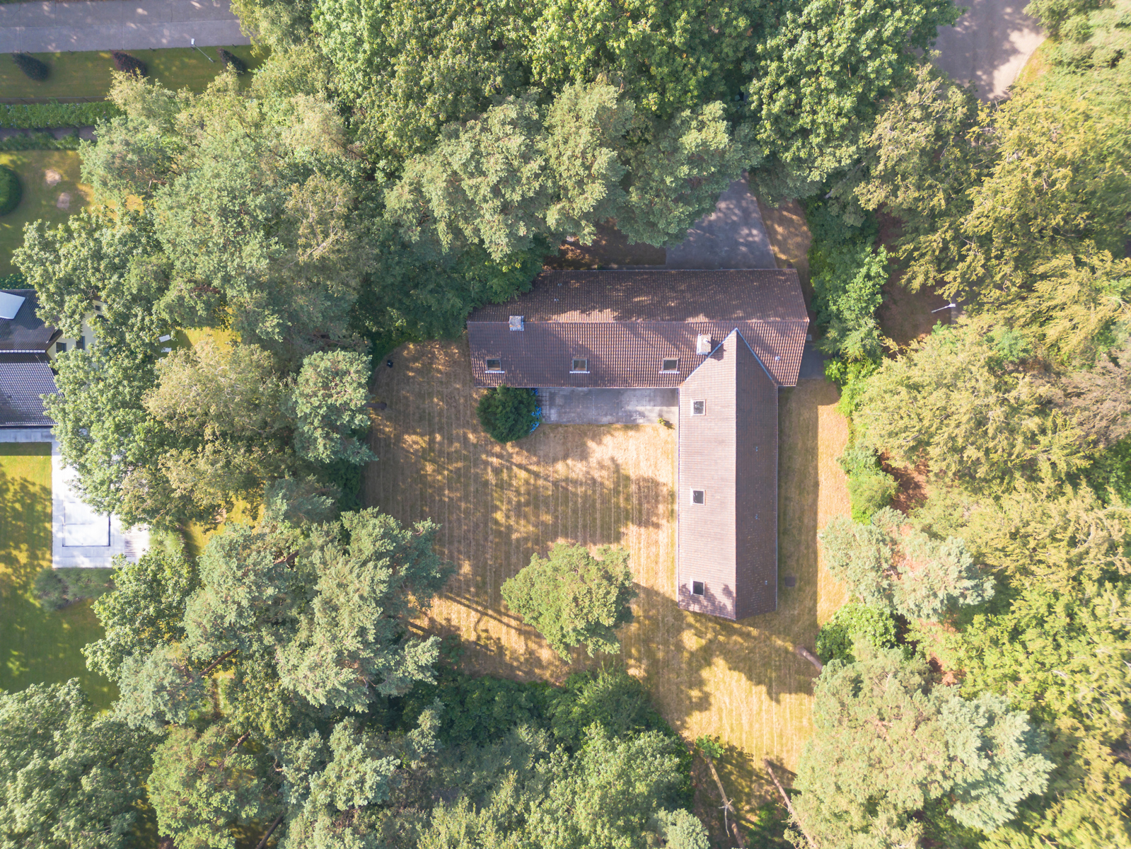 Karaktervolle villa met uitzonderlijk potentieel op toplocatie in Kapellen! - foto 2