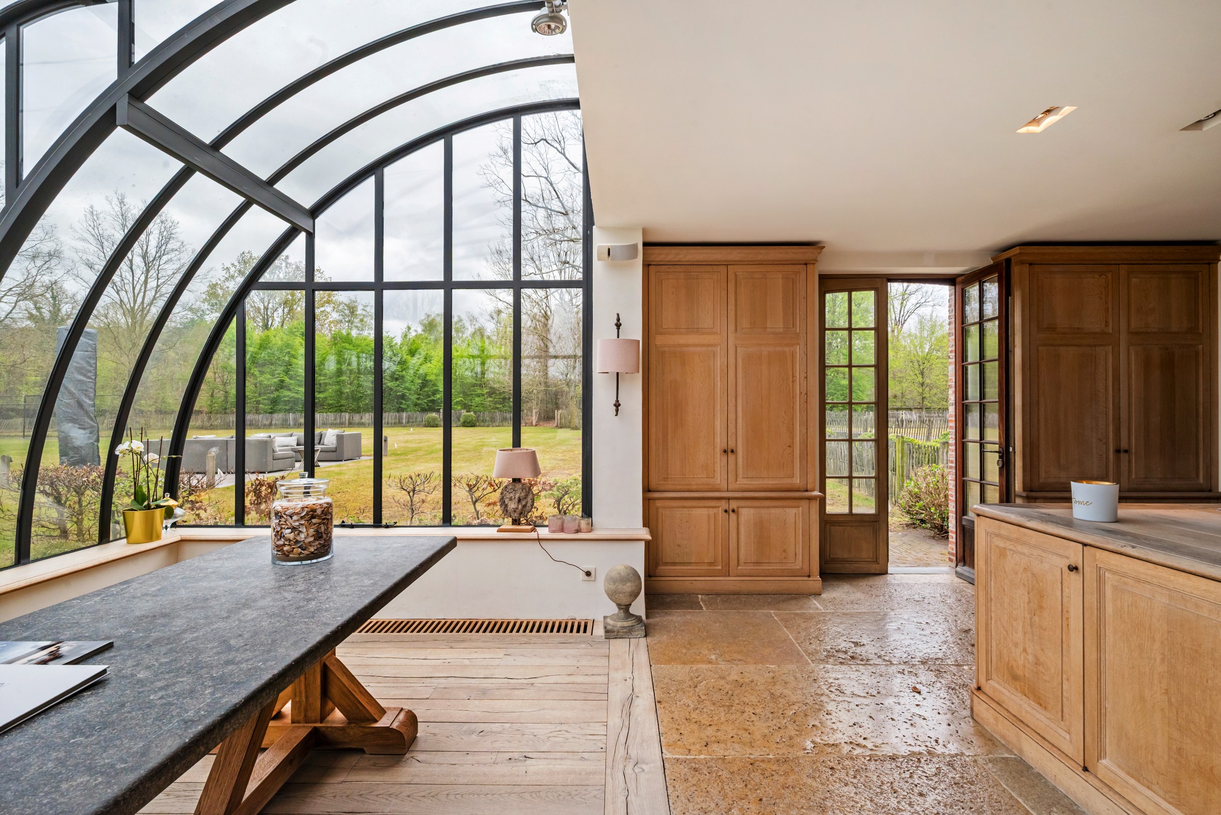 Domaine rénové Hof ter Beeldeken datant de 1607 sur environ 34 061m². - photo 4