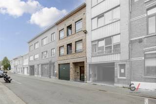 Revenue property with 2 apartments and warehouse - Mechelen, Draaibankstraat 84Looking for a profitable investment in Mechelen?This yield property...