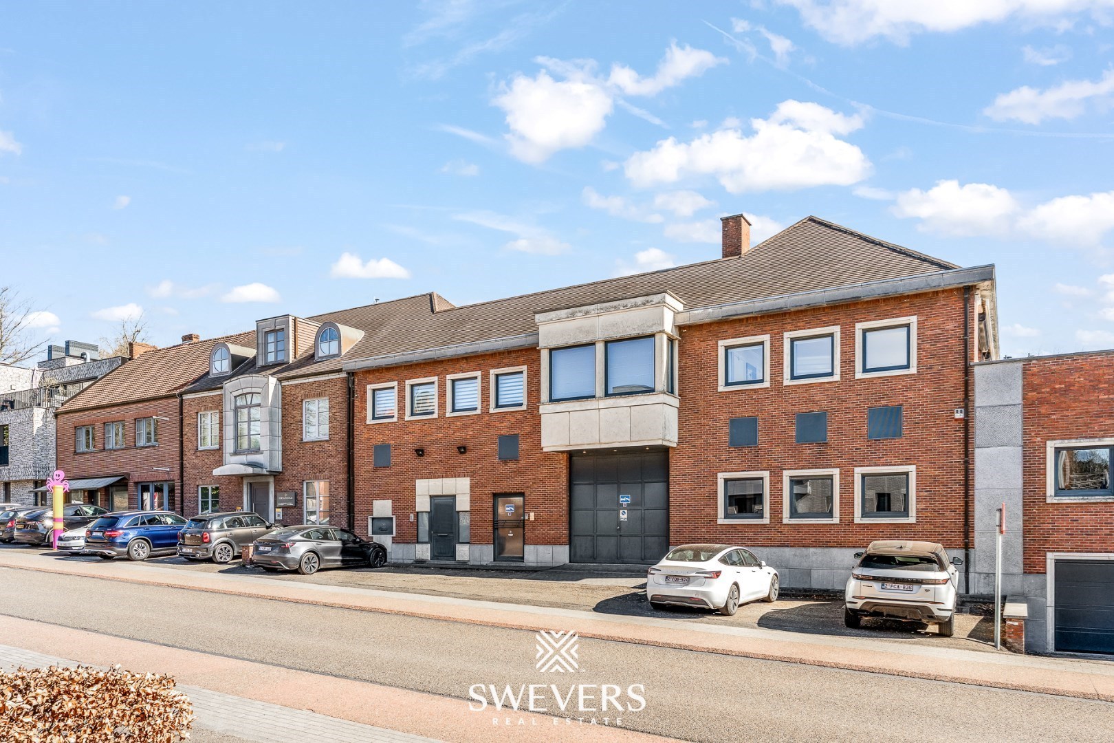 Unieke woon- en handelscombinatie op toplocatie in Lummen ( 928 m2 ) - foto 1