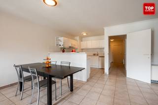 In het hart van Waarschoot vind je dit instapklare appartement, ideaal gelegen op wandelafstand van winkels, sportfaciliteiten, recreatie en...