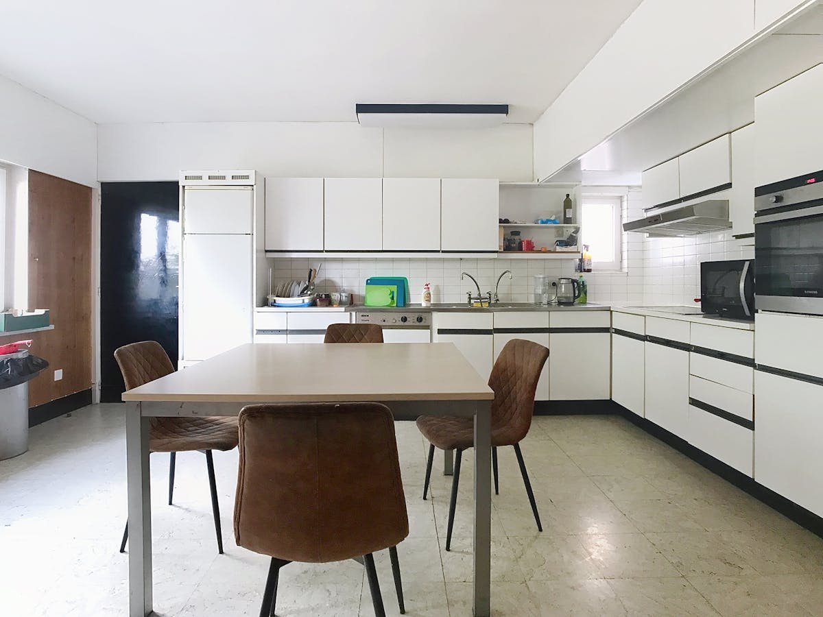 Statige woning met 6 slaapkamers en zonnige tuin te Pittem. - foto 5