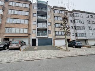 Plan your visit via www.living-stone.beGround floor flat with 1 bedroom and large terrace.This flat consists of an entrance hall with built-in...