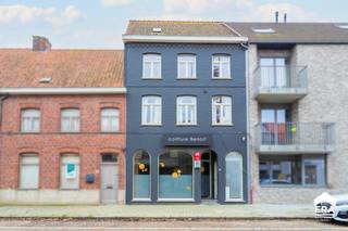 Op zoek naar een commercieel pand op een strategische locatie? Dit handelspand in Vlamertinge biedt tal van mogelijkheden voor ondernemers!✅...