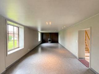 In het centrum van Maria-Aalter vinden we deze woning op wandelafstand van de winkels, het openbaar vervoer en de (nieuwe) school. Op negen...