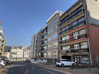 Dans la Sint-Idesbaldusstraat à Koksijde, nous trouvons cet appartement bien entretenu de 72 m² à vendre. Situé au calme avec la plage au coin de...