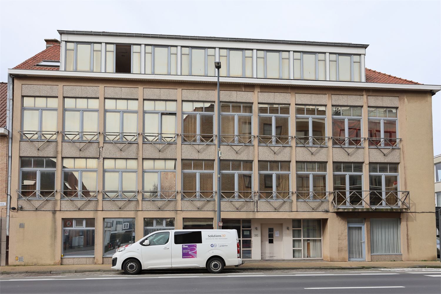 Residentie met 18 serviceflats en garage ! - foto 3