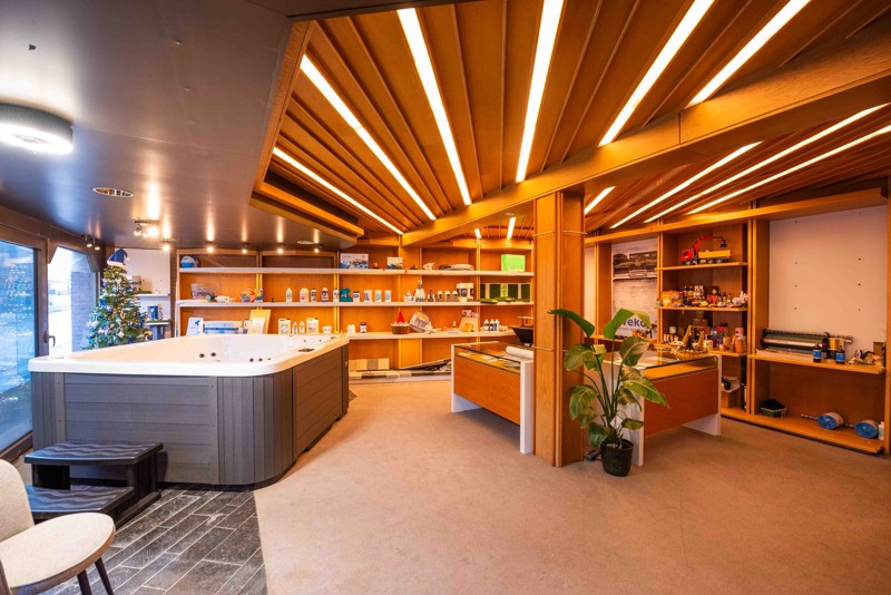 Handelspand met woning en garages - photo 4