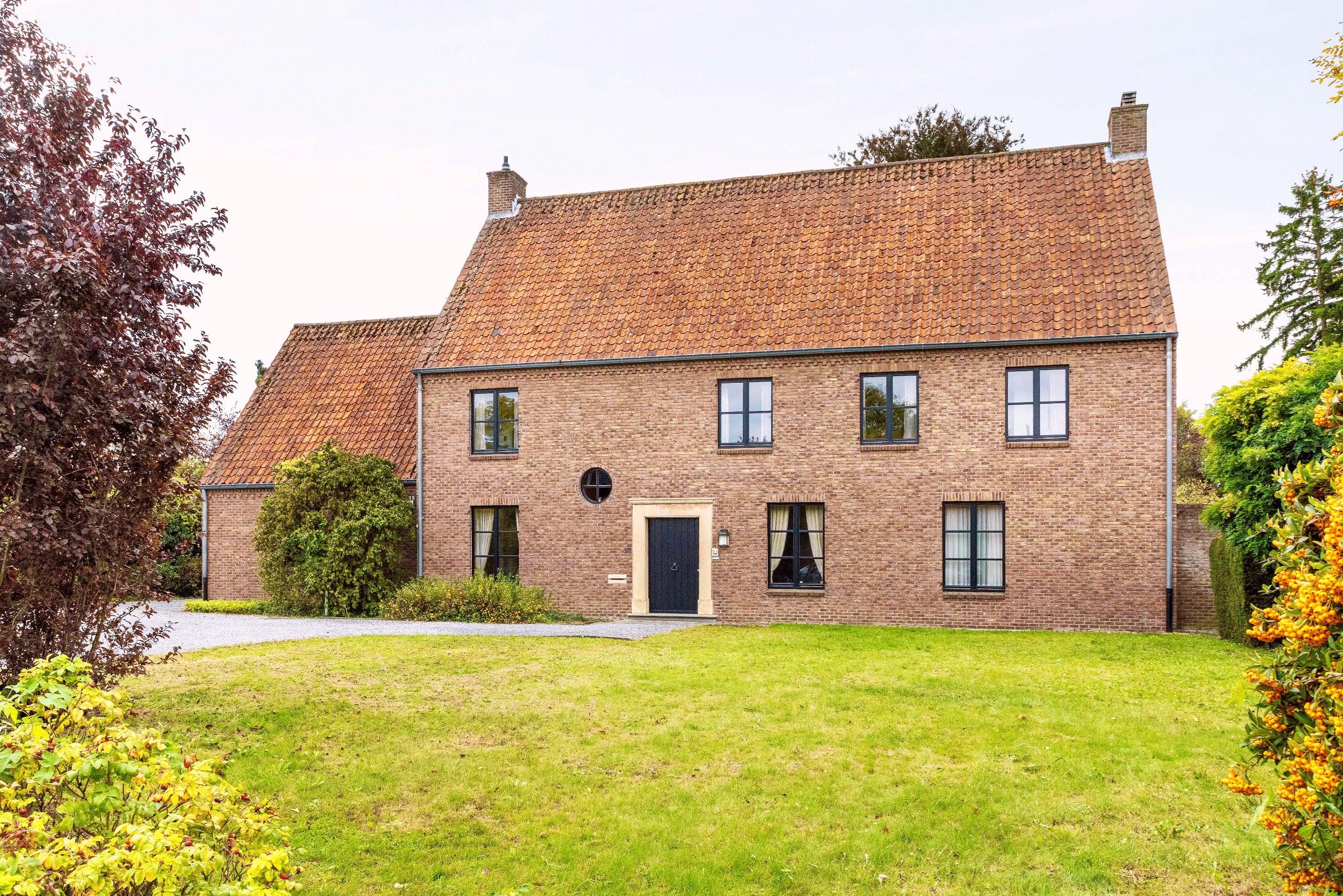 Stijlvolle villa met 6 slaapkamers en grote tuin - foto 2