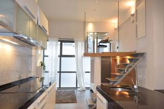 Luxe opbrengsteigendom gekend als handel met woonst, aan Mediaplein en Centraal Station met vier units. Yield: 24 000 euro, alle...