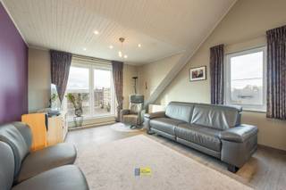 In een autoluwe straat en met een uitstekende bereikbaarheid en mobiscore van 8.9 bieden wij u dit dakappartement in een kleine residentie...