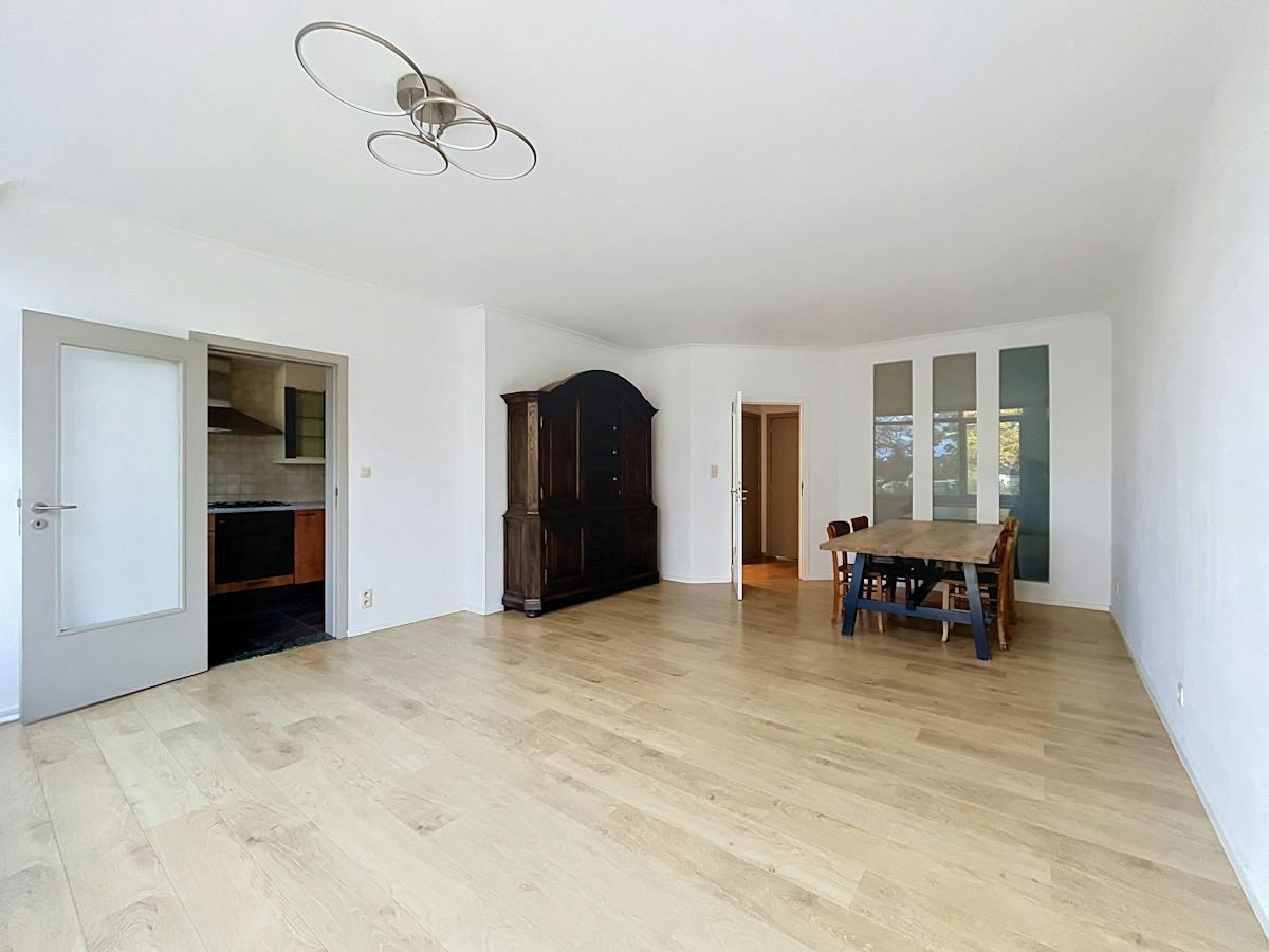 Lichtrijk 2-slaapkamerappartement met balkon te huur in Wilrijk - foto 2