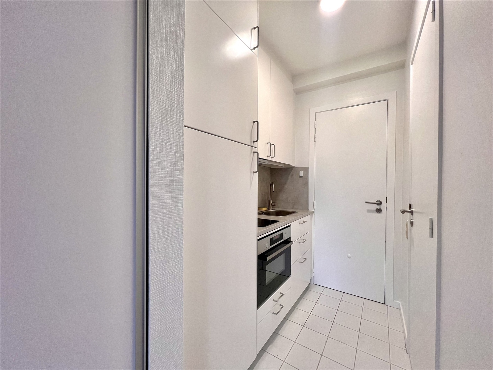 OPEN DEUR DO. 4/6. Energiezuinige en gemeubelde studio nabij het station - foto 4
