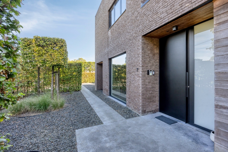 Totaalgerenoveerde villa met EPC A, 5 slaapkamers, zwembad en ruim 45 are grond - foto 1