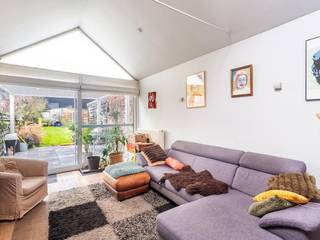 Ruime woning met moderne, volledig vergunde aanbouw, grote tuin en een zeer gunstige energiescore (EPC-label B). Deze lichtrijke woning...