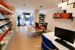 Located on Vrasenestraat, right in the heart of Beveren, this commercial property with a storefront is ideal for various business activities such as retail, office, or services. Thanks to its central location, the property enjoys excellent visibility and foot traffic.<br /><br />On the ground floor, the property features a spacious retail area with a display window, complemented by two separate storage rooms, a shower room, and a separate toilet.<br /><br />The first floor houses two large multifunctional rooms, perfect for additional work, storage, or office space. At the top, there is a spacious attic floor offering additional storage possibilities.<br /><br />In the past, this property was rented out for €1,400, demonstrating a proven commercial opportunity. The property has an EPC rating of E – renovation obligation applies. It is equipped with gas central heating.<br /><br />An interesting opportunity for those looking for a well-located commercial property in the heart of Beveren.<br /><br />Looking for a spacious home with a separate living unit in an exceptional location? <br />?? Contact us at 052 46 38 03 for more information or a visit.