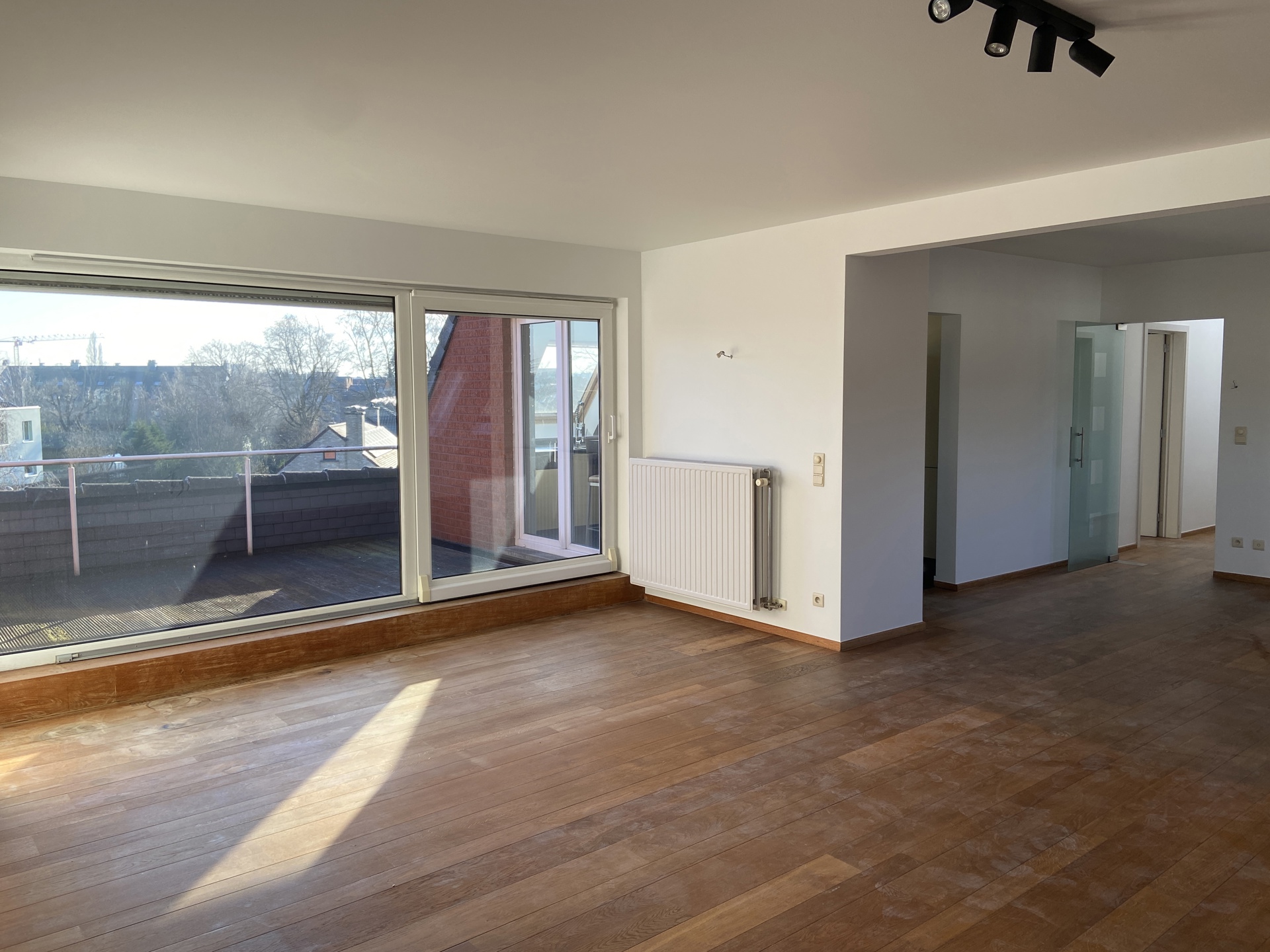 AALST - Lichtrijk, recent appartement met groot terras. - foto 4